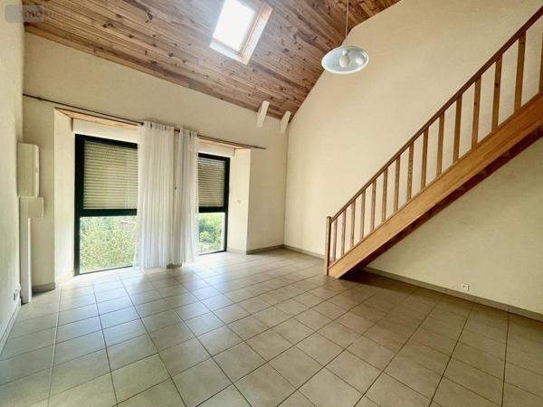 Appartement à louer à Saint-Chély-d'Apcher en Lozère (48200), ref : 48032-L94