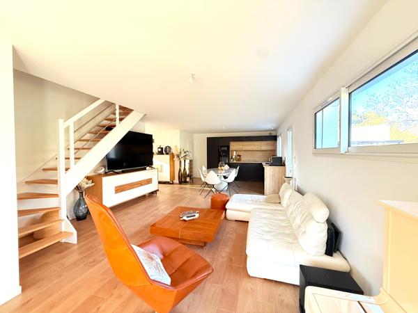Maison neuve 4 chambres proches commodités.