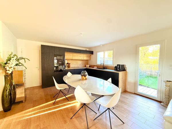 Maison neuve 4 chambres proches commodités.