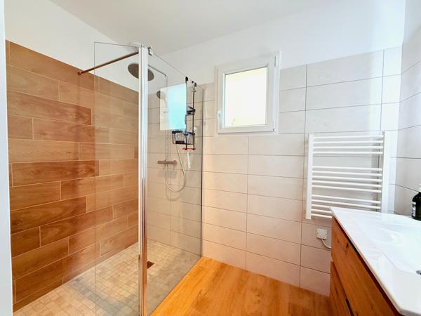 Maison neuve 4 chambres proches commodités.