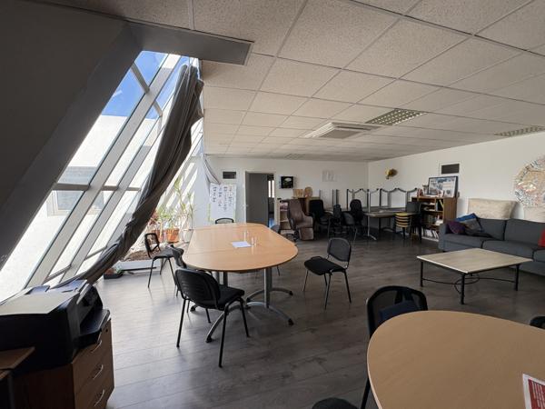 Aubagne (13400) Local commercial / professionnel de 213m2 - Aubagne / Camp Major