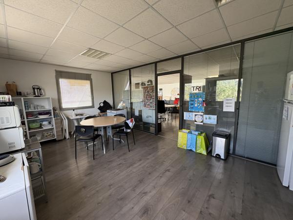 Aubagne (13400) Local commercial / professionnel de 213m2 - Aubagne / Camp Major