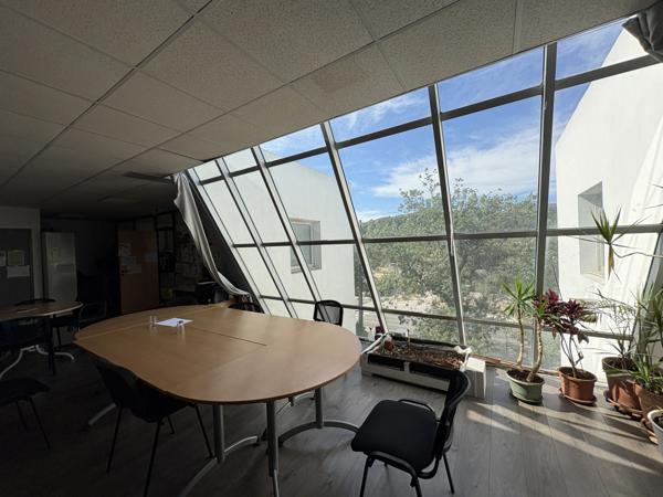 Aubagne (13400) Local commercial / professionnel de 213m2 - Aubagne / Camp Major