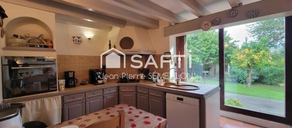 Maison 8 pièces 219 m², piscine, box chevaux