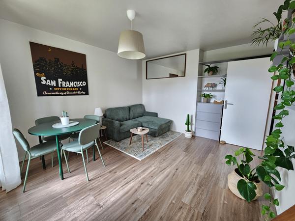 Colline : Appartement de 3 pièces de 56m², avec 2 balcons et une cave