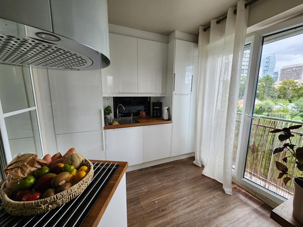 Colline : Appartement de 3 pièces de 56m², avec 2 balcons et une cave