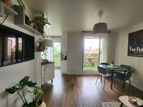 Colline : Appartement de 3 pièces de 56m², avec 2 balcons et une cave