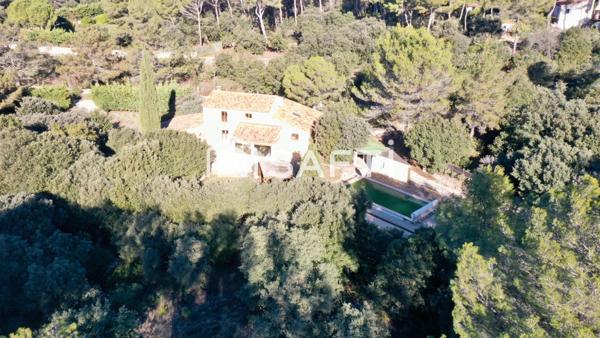 Jolie villa de 200m2 sur 1 hectare de terrain avec piscine
