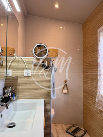 Villa à vendre à Taussat- Maison de caractère plain-pied de plus de 145m², rénovée, 4 chambres, piscine chauffée, garage, sur une parcelle de plus de 920m², à proximité des plages du bassin. LANTON TAUSSAT