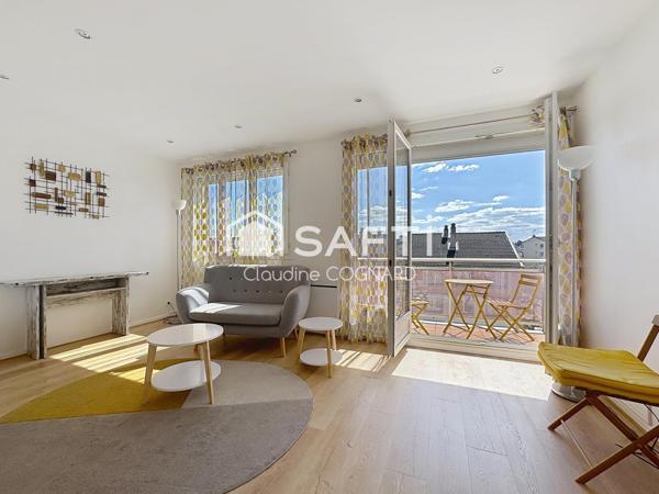 Studio entièrement rénové avec balcon et ascenceur