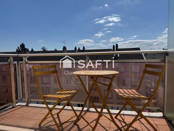 Studio entièrement rénové avec balcon et ascenceur