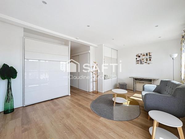 Studio entièrement rénové avec balcon et ascenceur