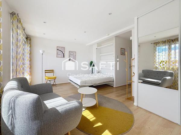 Studio entièrement rénové avec balcon et ascenceur