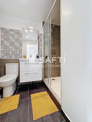 Studio entièrement rénové avec balcon et ascenceur