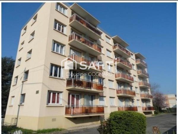 Studio entièrement rénové avec balcon et ascenceur