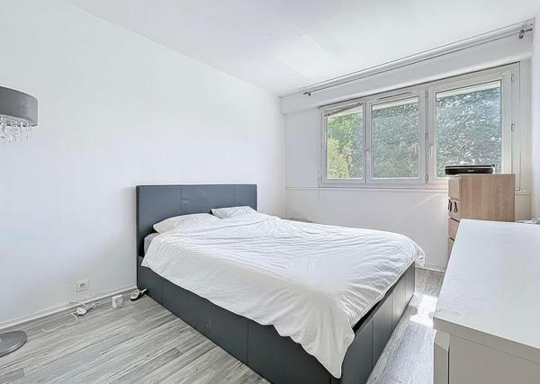 Appartement Aubergenville 3 pièce(s) 63 m2 - 2 CHAMBRES - CAVE - BALCON