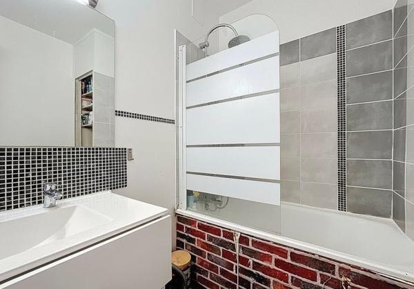 Appartement Aubergenville 3 pièce(s) 63 m2 - 2 CHAMBRES - CAVE - BALCON