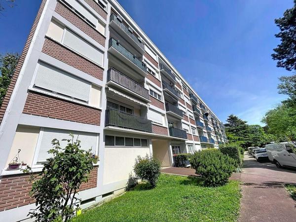 Appartement Aubergenville 3 pièce(s) 63 m2 - 2 CHAMBRES - CAVE - BALCON