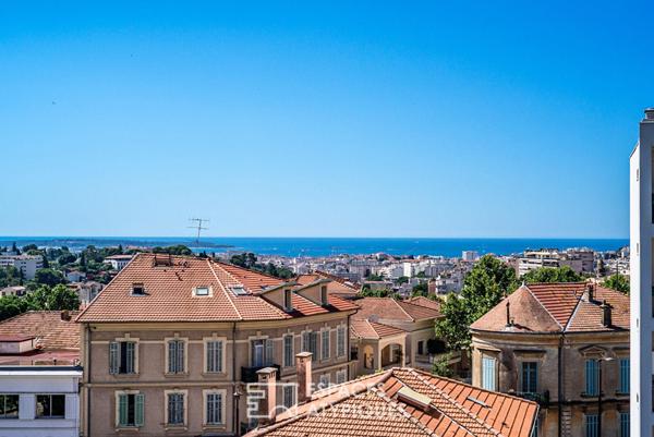 Duplex de prestige avec terrasse vue mer et garage privé – LE CANNET Saint-Sauveur