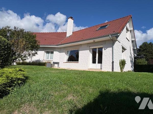 Secteur résidentiel d'Etaples.

Venez découvrir cette jolie maison sur sous-sol. Une vie de p...
