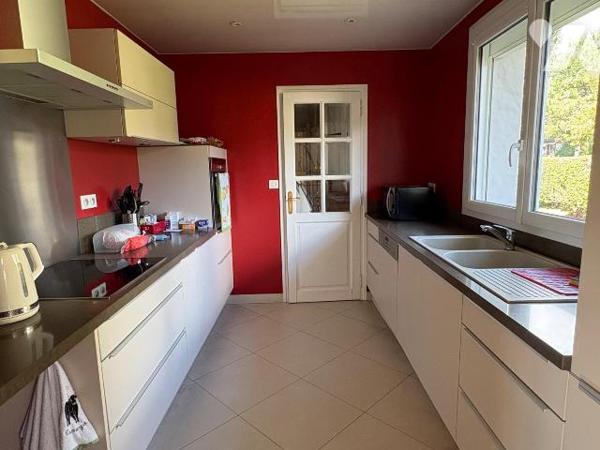 Secteur résidentiel d'Etaples.

Venez découvrir cette jolie maison sur sous-sol. Une vie de p...