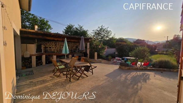 En Ardèche, dans la magnifique Vallée de l'Eyrieux et à 25 minutes de Valence et de l'autoroute A7, grande maison de 248 m² - belles prestations - Terrains plat - Bois - Source - Arrêt bus pr Valence