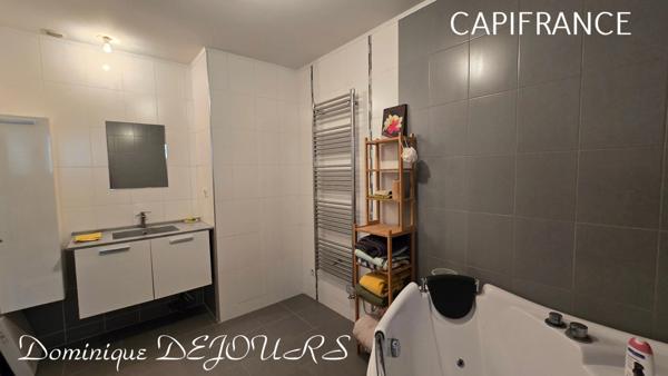 En Ardèche, dans la magnifique Vallée de l'Eyrieux et à 25 minutes de Valence et de l'autoroute A7, grande maison de 248 m² - belles prestations - Terrains plat - Bois - Source - Arrêt bus pr Valence