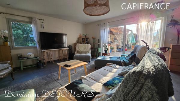 En Ardèche, dans la magnifique Vallée de l'Eyrieux et à 25 minutes de Valence et de l'autoroute A7, grande maison de 248 m² - belles prestations - Terrains plat - Bois - Source - Arrêt bus pr Valence