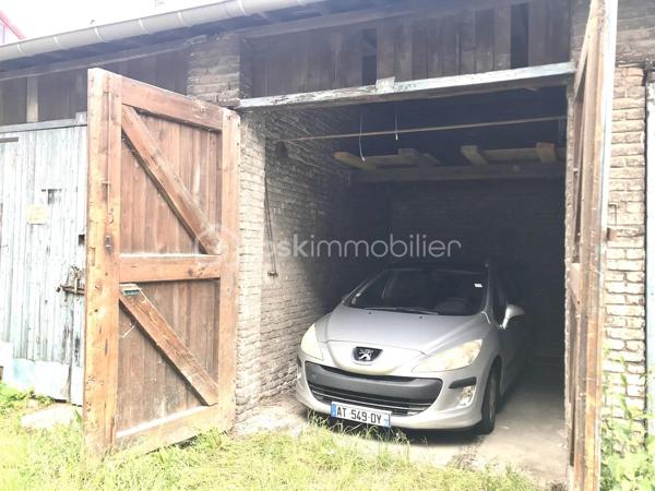 PROCHE METRO / GARE
Rare à la vente et à ce prix ! 
très grand garage aux volumes impressionnants
Située dans une copropriété et sécurisé par portail
Pour toutes questions
Sébastien AELBRECHT 06x50x08x81x70