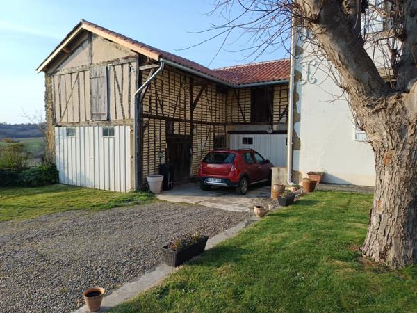 MAISON GASCOGNE ENTIEREMENT RENOVEE SUR 1 HECTARE .