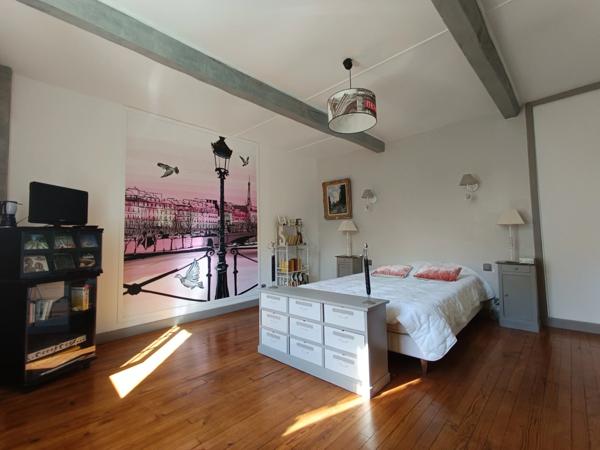 MAISON GASCOGNE ENTIEREMENT RENOVEE SUR 1 HECTARE .