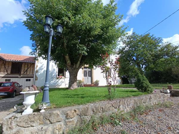 MAISON GASCOGNE ENTIEREMENT RENOVEE SUR 1 HECTARE .