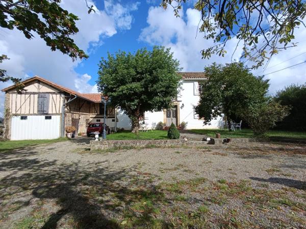 MAISON GASCOGNE ENTIEREMENT RENOVEE SUR 1 HECTARE .
