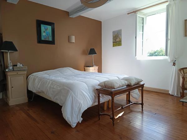 MAISON GASCOGNE ENTIEREMENT RENOVEE SUR 1 HECTARE .