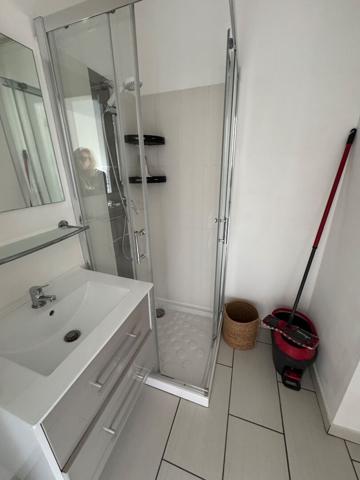 CORNICHE T2 dans immeuble récent , Brest