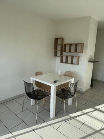 CORNICHE T2 dans immeuble récent , Brest
