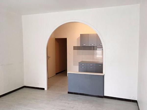 Castelmoron, maison de 57 m2 avec garage dans rue calme. Excellent état de présentation, lumineux. , Castelmoron sur lot