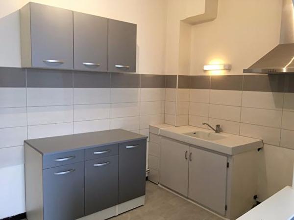 Castelmoron, maison de 57 m2 avec garage dans rue calme. Excellent état de présentation, lumineux. , Castelmoron sur lot