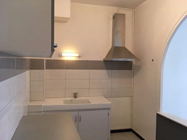 Castelmoron, maison de 57 m2 avec garage dans rue calme. Excellent état de présentation, lumineux. , Castelmoron sur lot