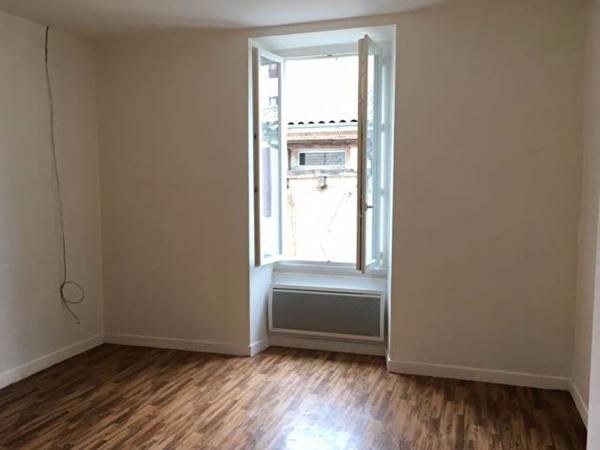 Castelmoron, maison de 57 m2 avec garage dans rue calme. Excellent état de présentation, lumineux. , Castelmoron sur lot