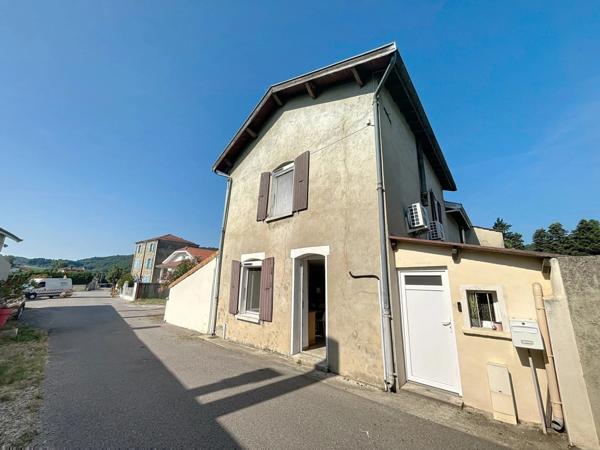 Belle maison de Village rénovée de 69m2 + terrain arboré 300m2