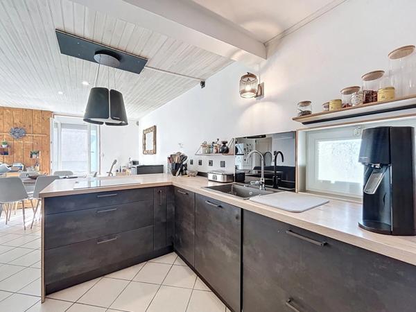 Belle maison de Village rénovée de 69m2 + terrain arboré 300m2