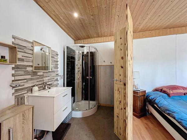 Belle maison de Village rénovée de 69m2 + terrain arboré 300m2