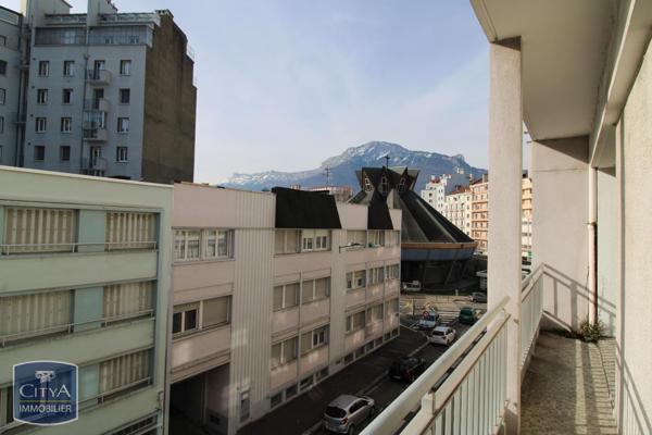 Appartement à louer 3 pièces 72.4m²