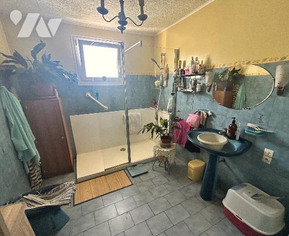 Au sein du lieu-dit "La Chevalerie" proche du viaduc, maison de plain-pied non mitoyenne avec jardin