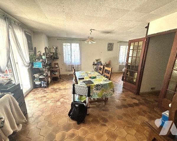 Au sein du lieu-dit "La Chevalerie" proche du viaduc, maison de plain-pied non mitoyenne avec jardin