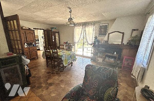Au sein du lieu-dit "La Chevalerie" proche du viaduc, maison de plain-pied non mitoyenne avec jardin