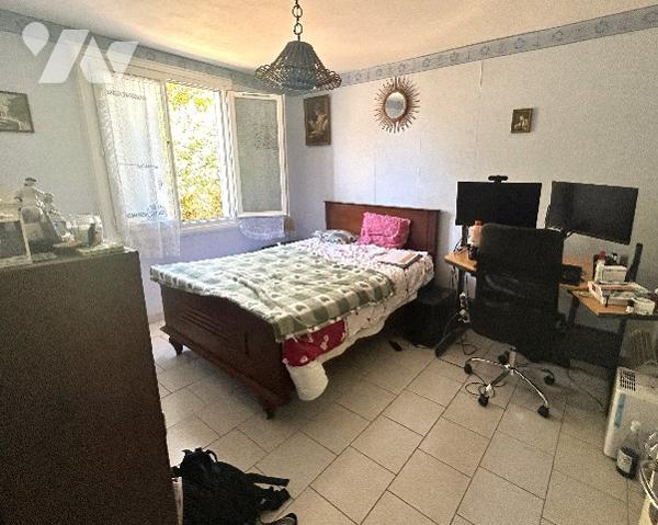 Au sein du lieu-dit "La Chevalerie" proche du viaduc, maison de plain-pied non mitoyenne avec jardin