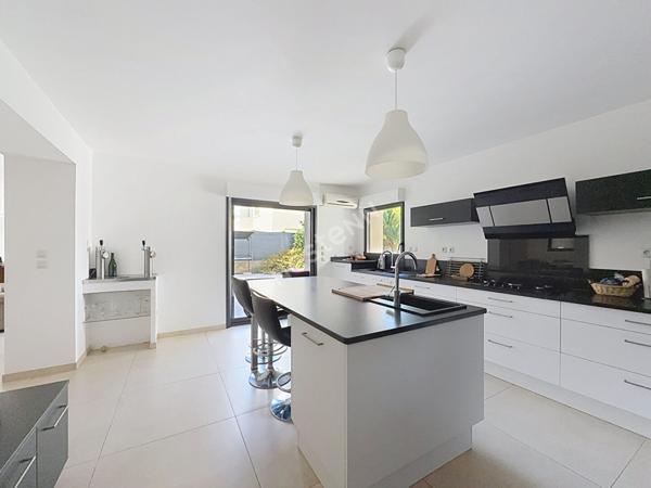 Maison de Prestige à Vendre à Six Fours Les Plages quartier des lones