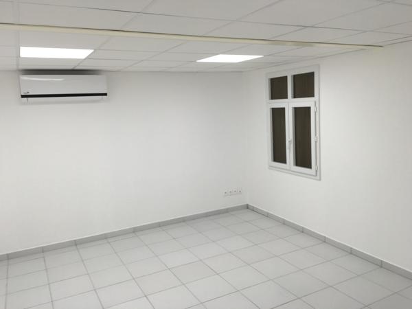 Pointe-à-Pitre (97110) A LOUER BUREAUX d'environ 180 m2POINTE A PITRE ZFU